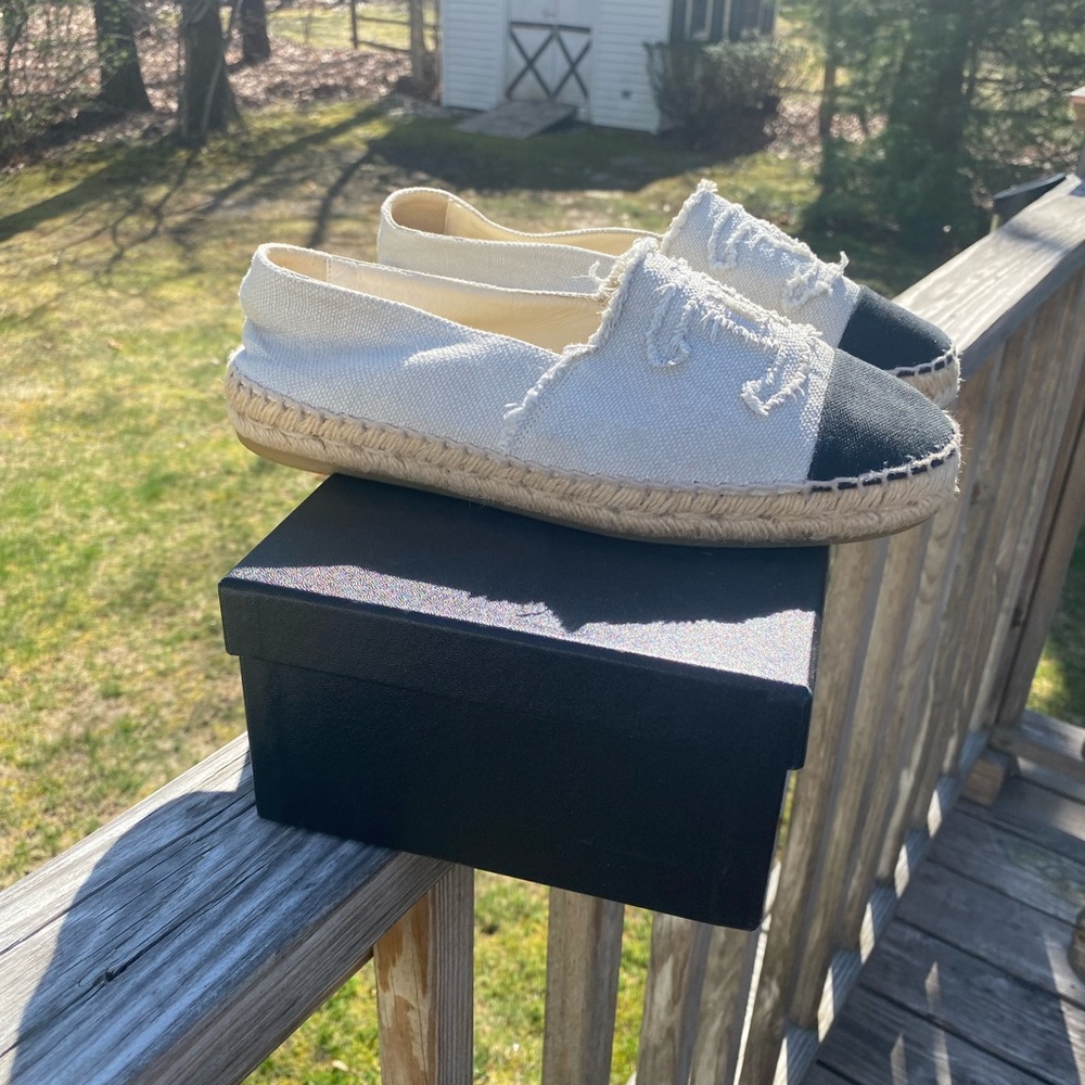 Chanel Espedrilles White (linen) & Black canvas size 39